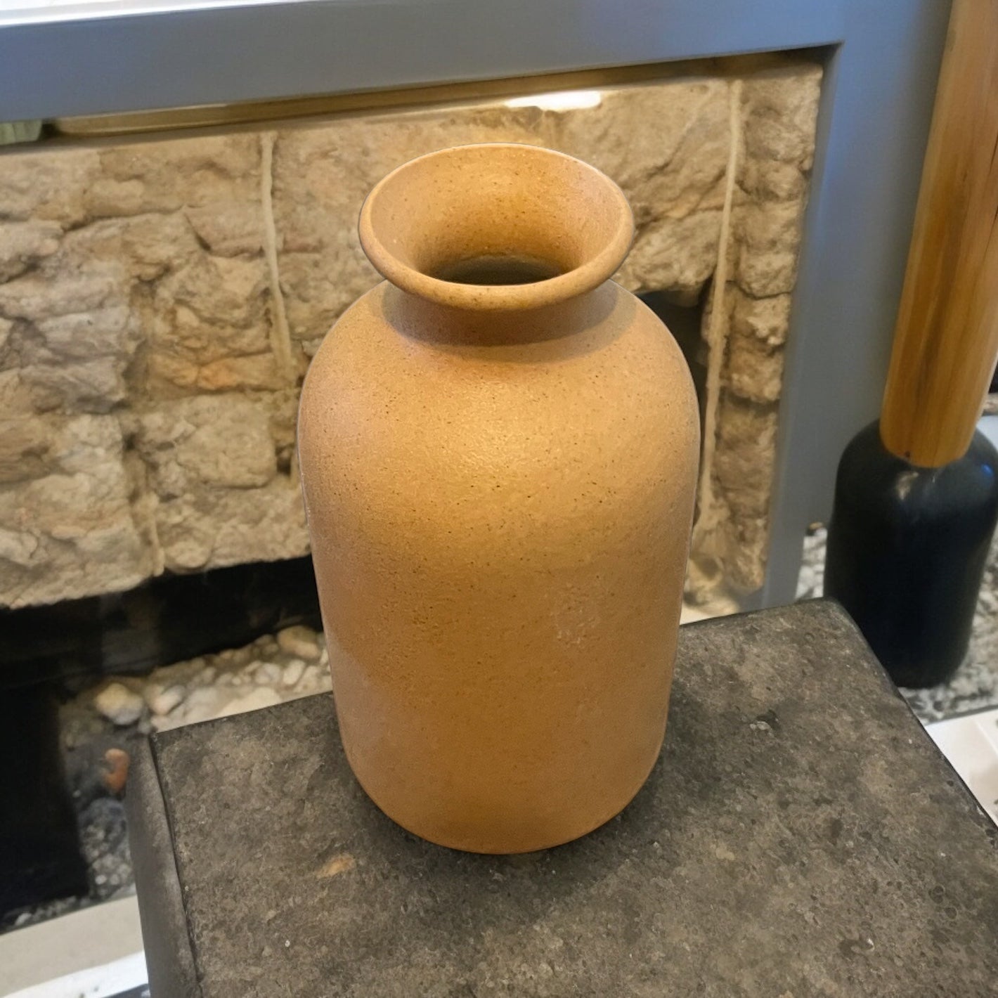 top view if the vase to show where flowers are inserted
